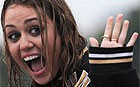 Miley Cyrus roda cenas de filme em chafariz de Paris